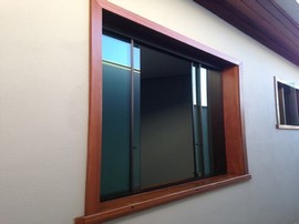 janela de vidro blindex